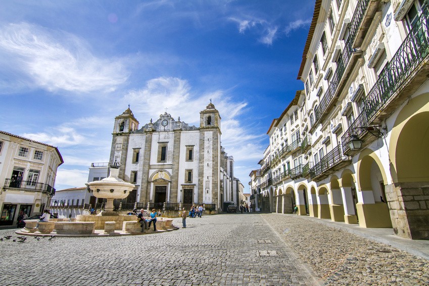 Évora